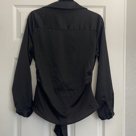 Plunge Satin black long sleeve - Picture 3 of 5